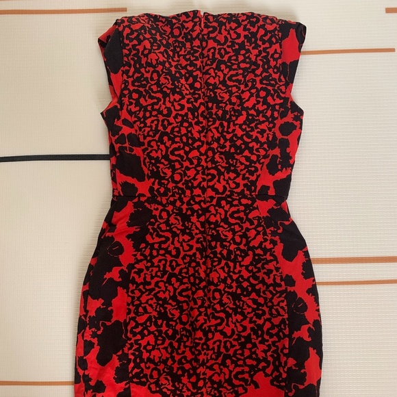 Like New Figure-Flattering FRENCH CONNECTION Animal Print Pencil Dress Size 4 - Picture 8 of 9